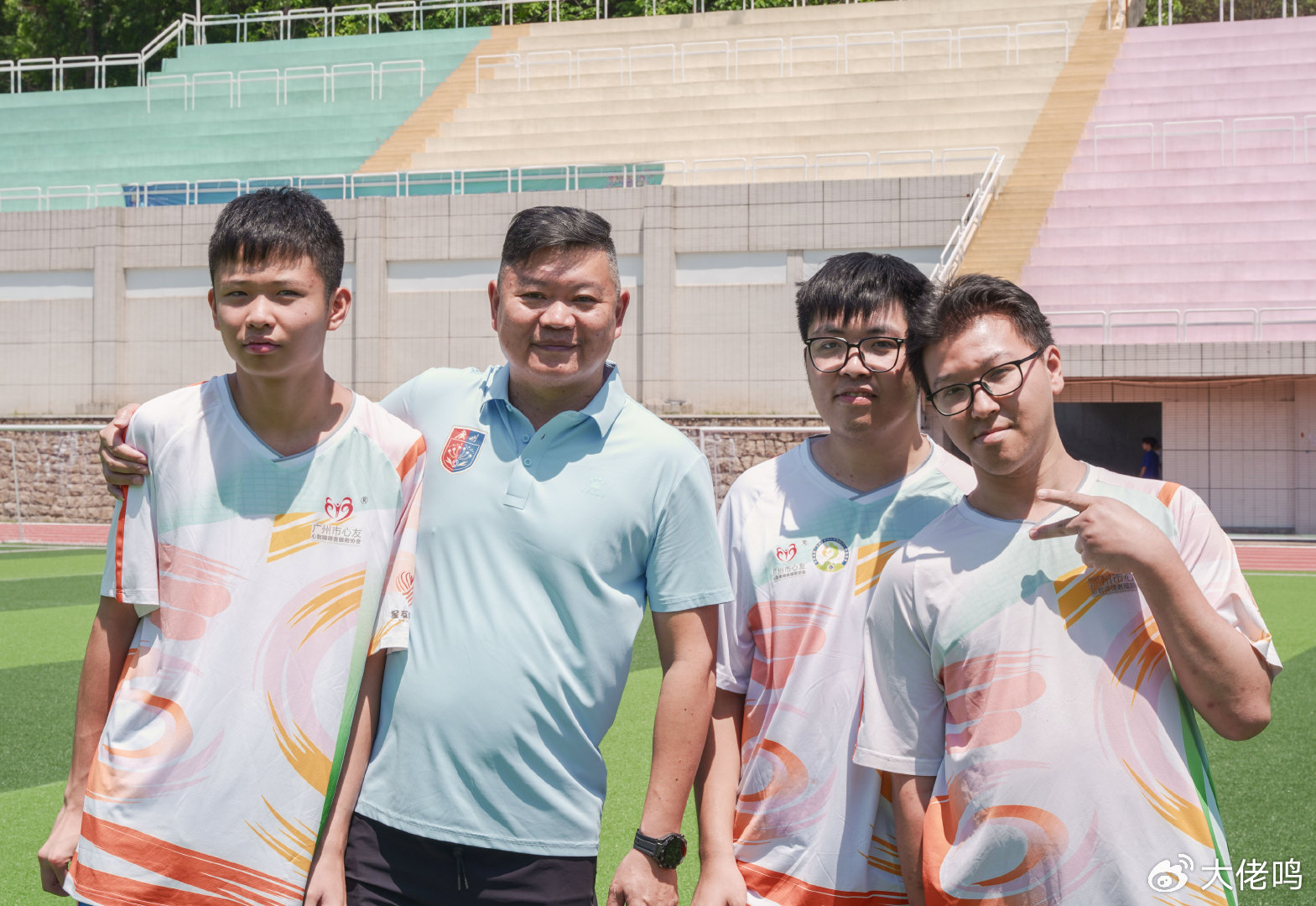 所以官方成立了公司内部的义务工作的团体。介绍图片